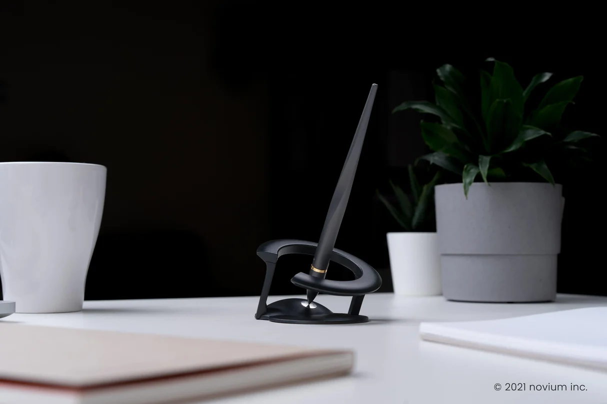 Hoverpen Interstellar Space Black Plaqué Or 18k - Novium