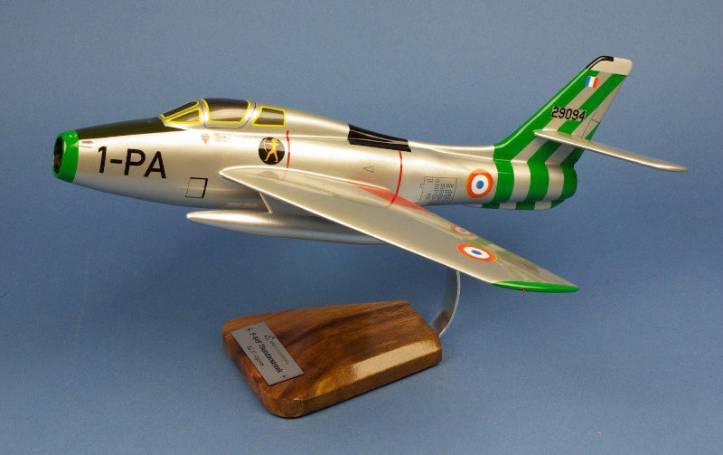 Maquette en bois de l'avion f-84f thunderstreak ec 3/1 argonne 1-pa