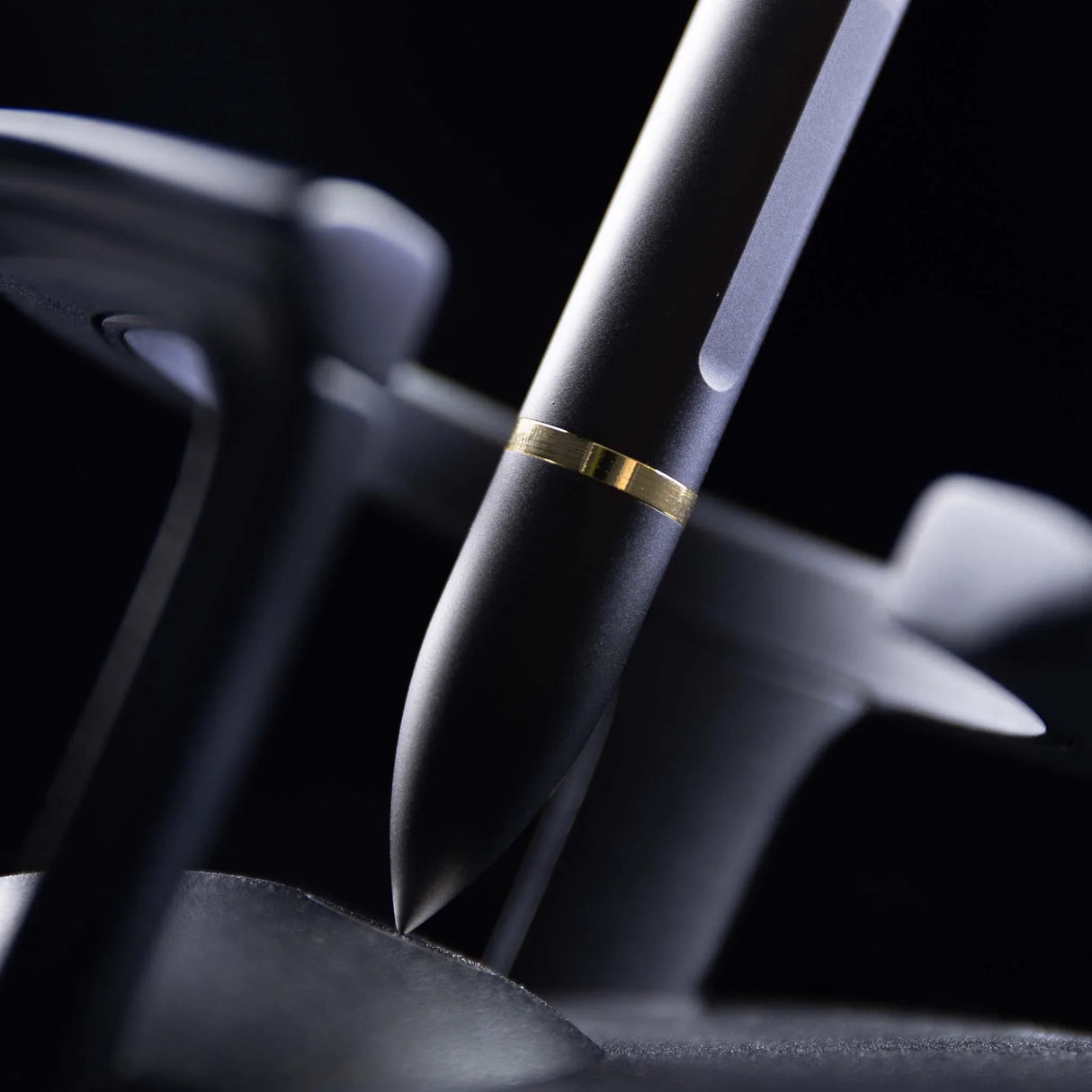 Hoverpen Interstellar Space Black Plaqué Or 18k  - Novium