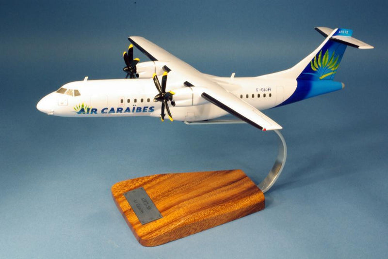 Maquette en bois atr72-500 air caraïbes f-oijh