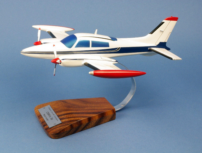 Maquette en bois cessna 310 blue canoes