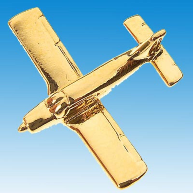 Pins doré représentant l'avion Piper Arrow